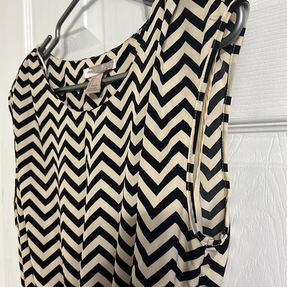 Beige with Black Zig-zag Dress - Picture 3 of 4